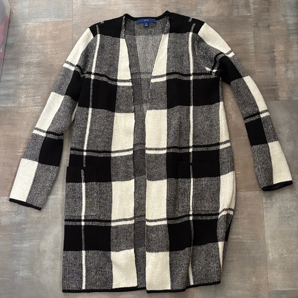Apt. 9 Black and Cream Plaid Cardigan size medium